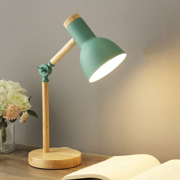 Skrivbordslampa i trä med LED