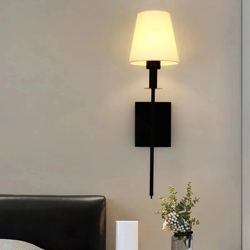 Vägglampa med tygskärm