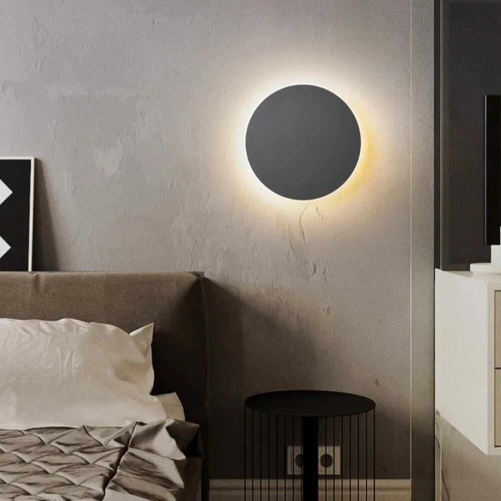 Rund vägglampa i järn med LED